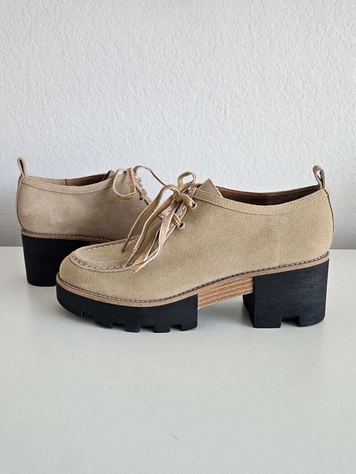 NWOT Kelsi Dagger Brooklyn Anthropologie Olga Lug Loafer Heels Suede Tan Women 9