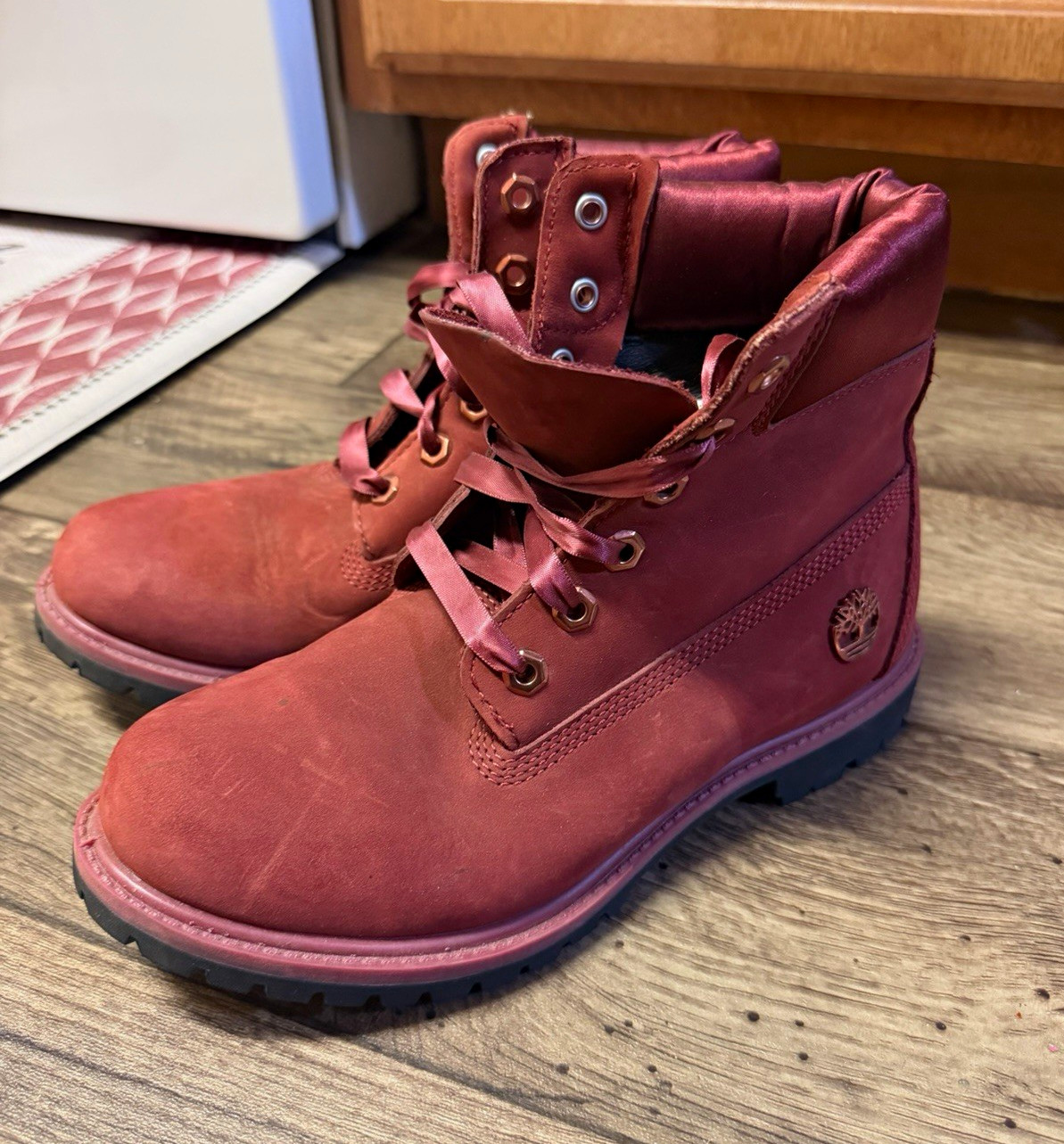 Timberland Women’s 6” Premium Waterproof burgundy Nubuck US 8