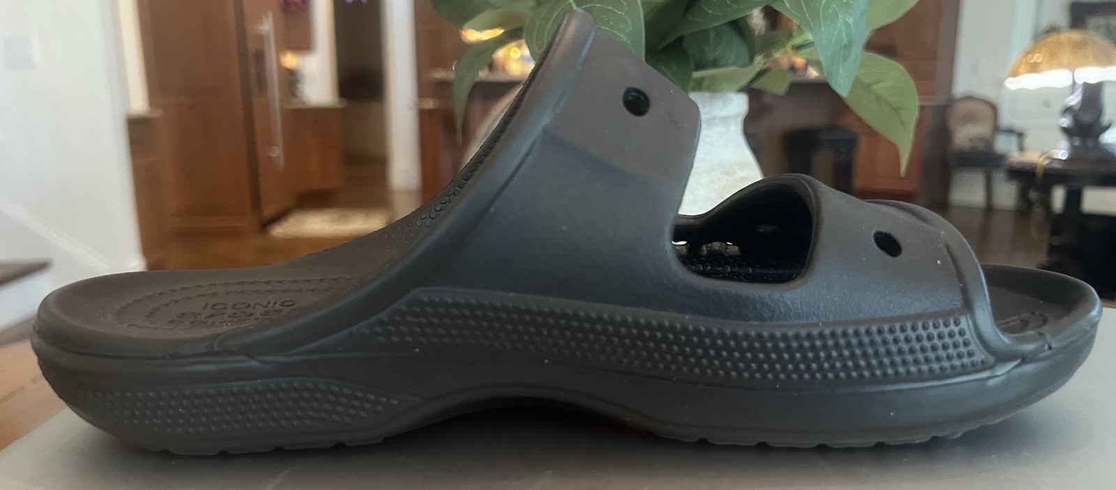 Iconic CROCS Comfort black 10 women 8 men slip-on flat-heel light-weight sandals
