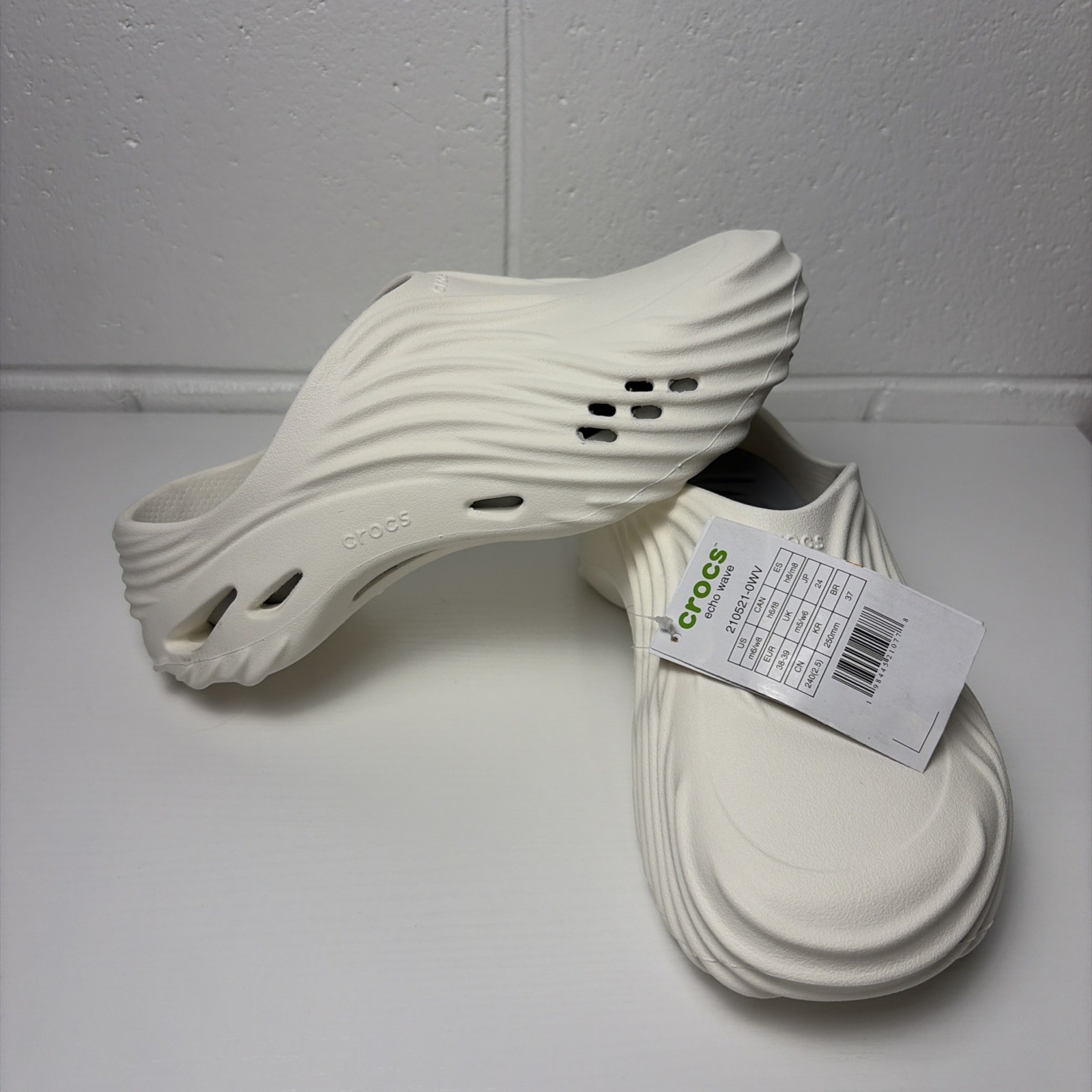 Crocs Echo Wave Mule 210521-0WV, Men 6 / Women 8 Bone