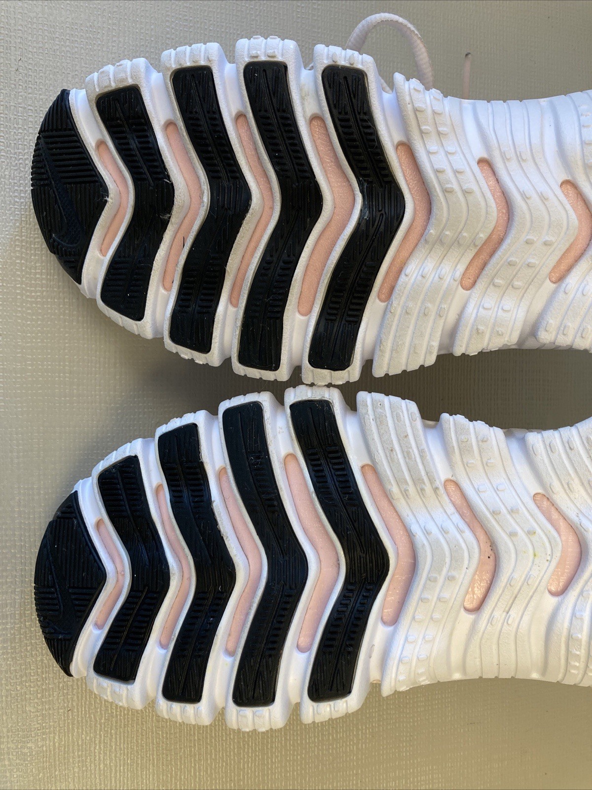 Nike Free Metcon 4 Light Soft Pink White Black Green Strike Women’s Size 8.5 EUC