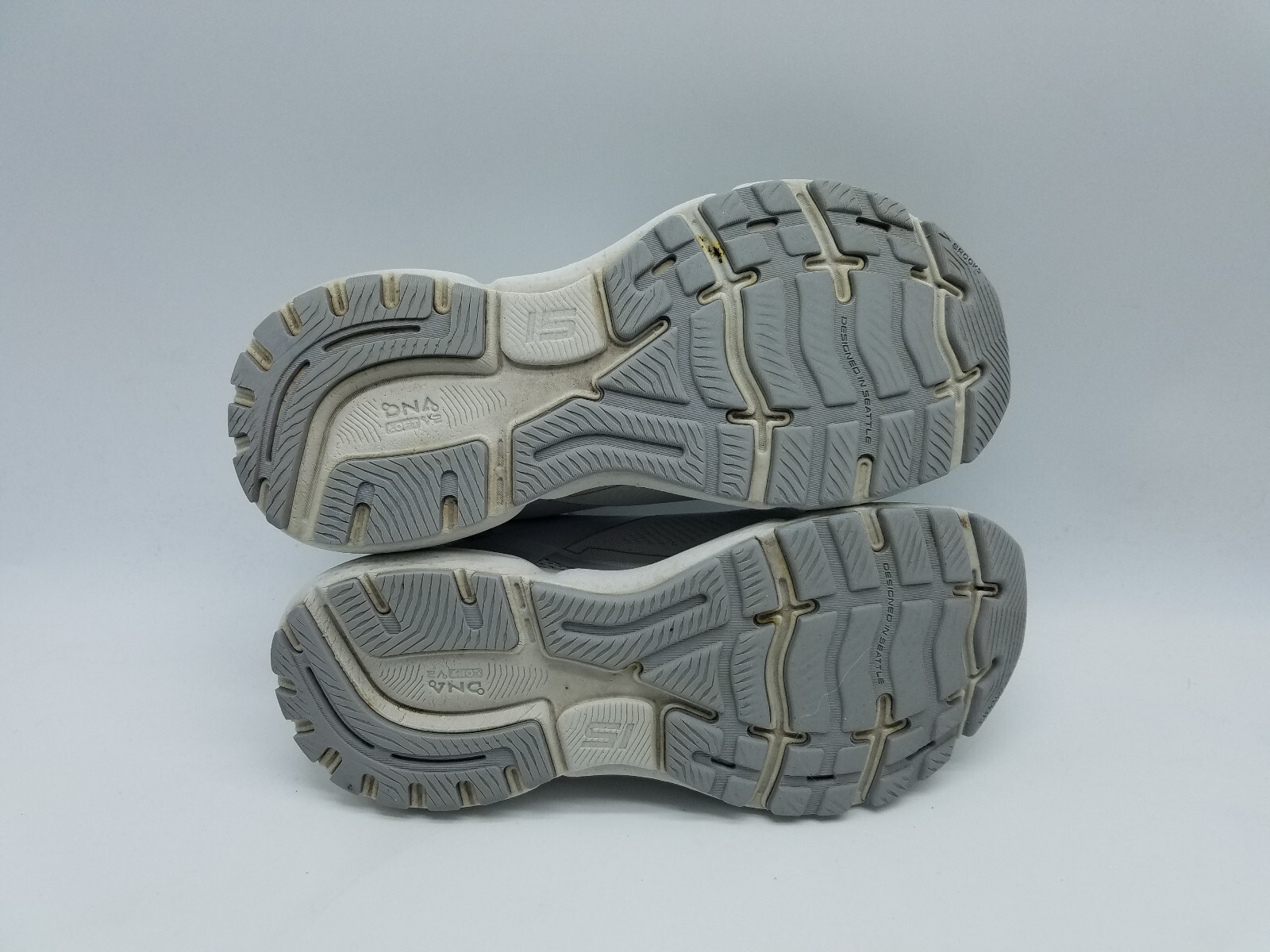 Brooks Ghost 15 Women’s Size 9 B (Medium) Running Shoes Gray *See description