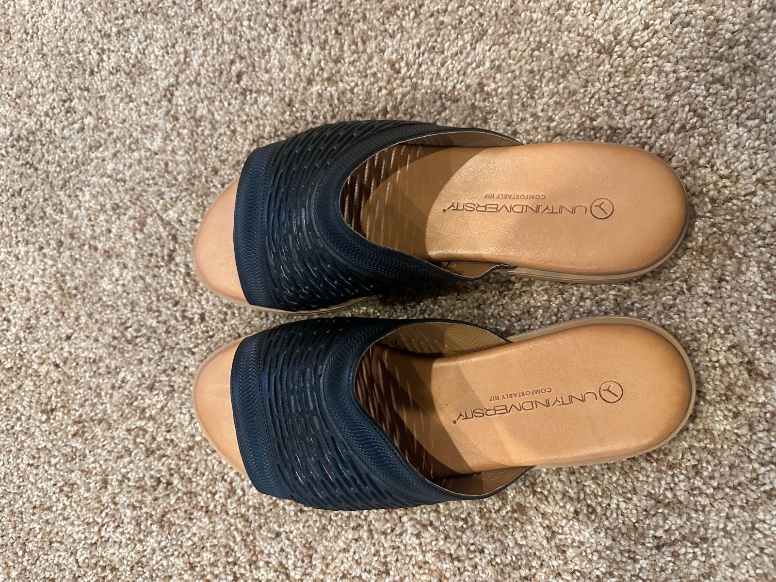 UNITY IN DIVERSITY Brand new, comfy and classy black Rio Slide Women’s sz 9