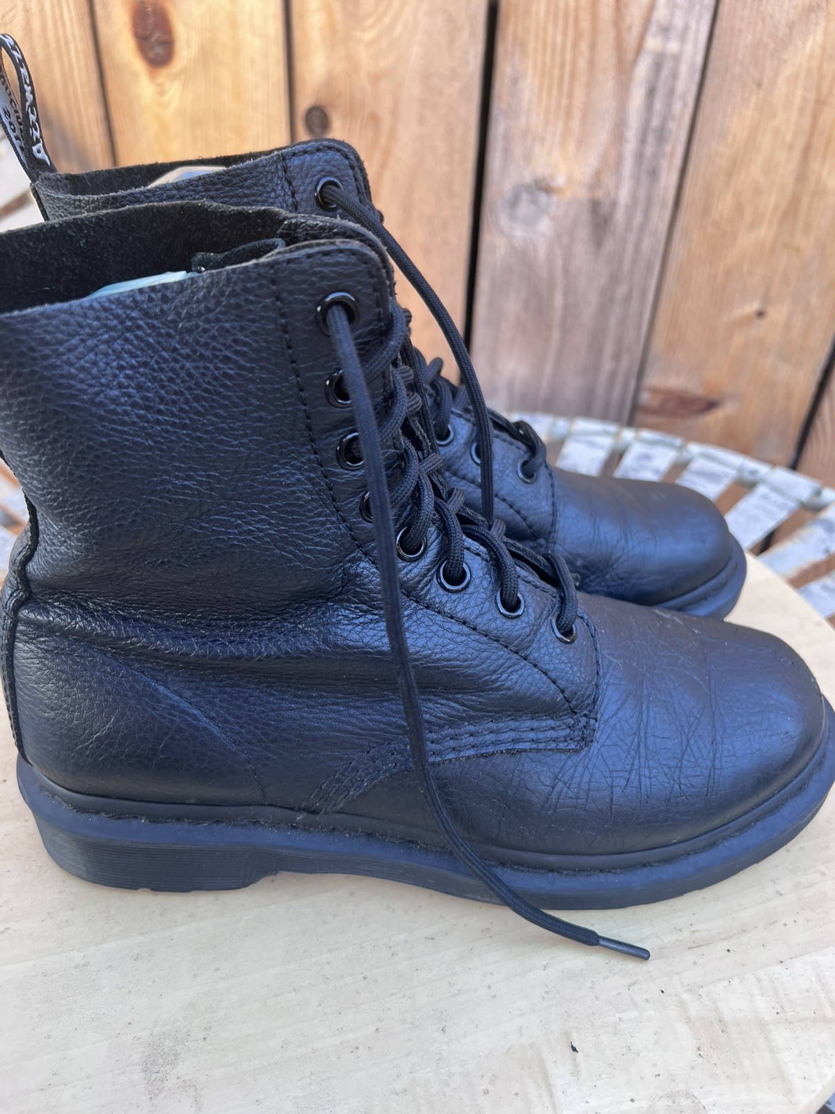Dr. Martens 1460 Pascal Mono Women’s Sz 8 Black Virginia Leather Lace Up Boots
