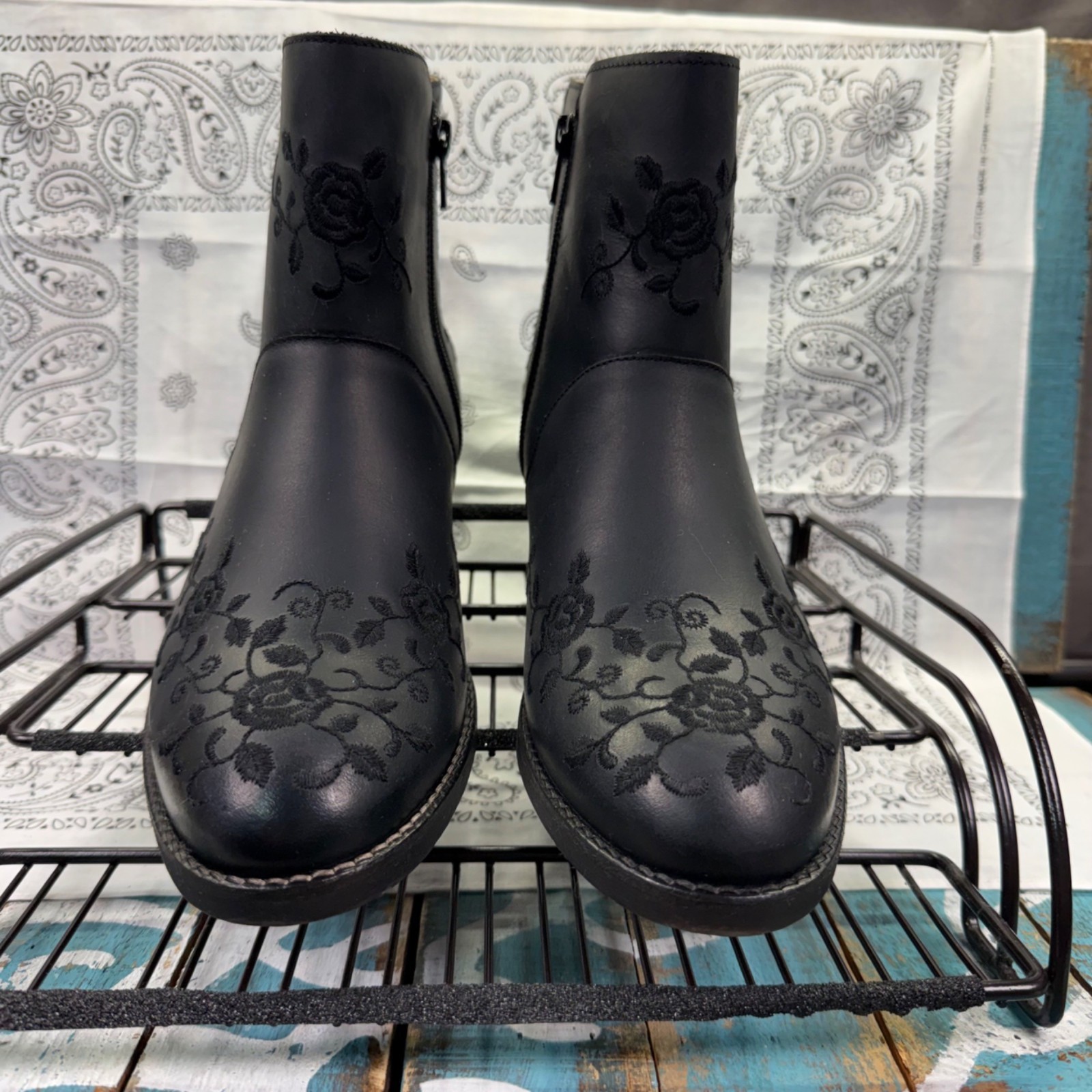 NEW Taos Privilege 2 Full Grain Leather Embroidered Side Zip Boot Woman 40/9-9.5