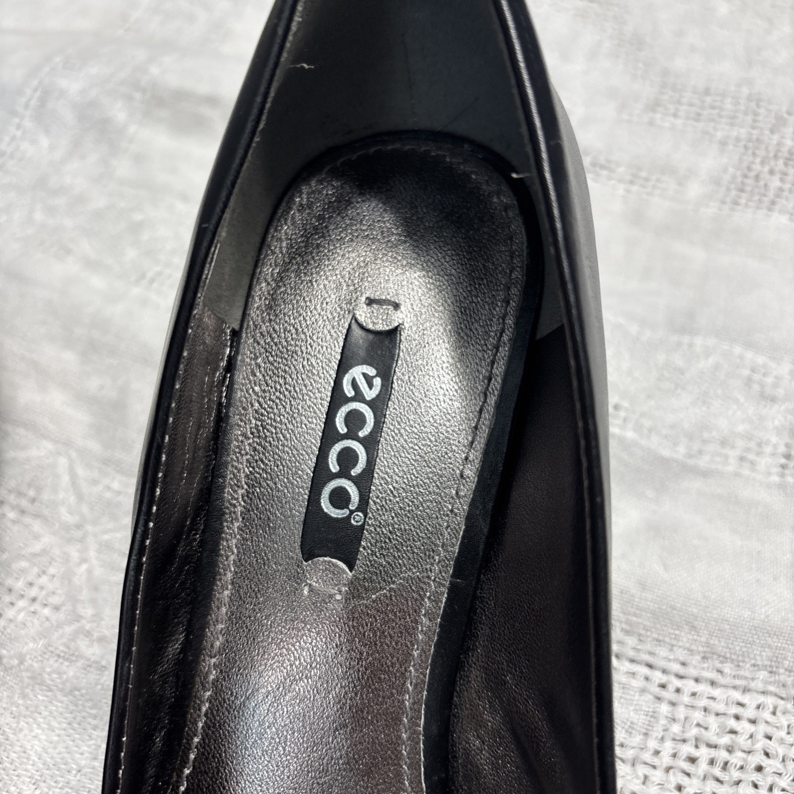 Ecco Black Leather 2.5 in Pumps EU 38 US Sz 7 Square Toe
