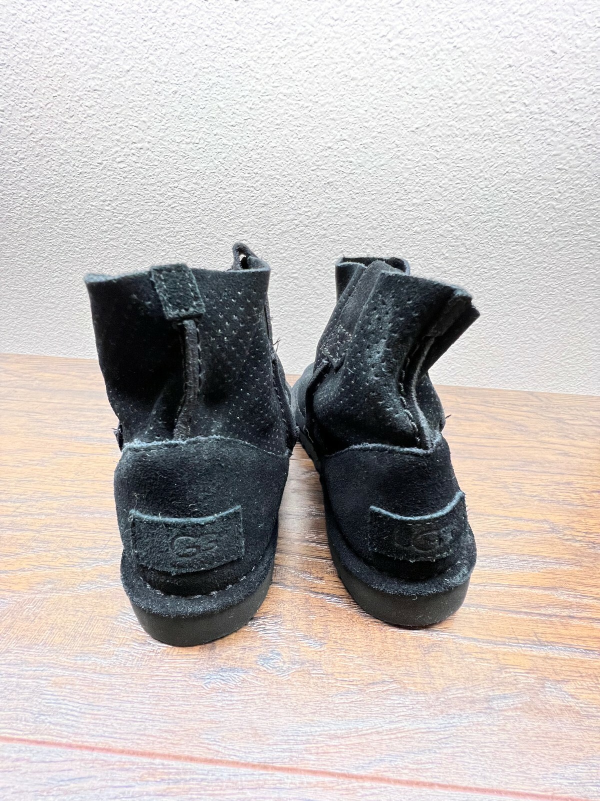 UGG Black Classic Unlined Mini Womens 5 Perforated Boots 1016852