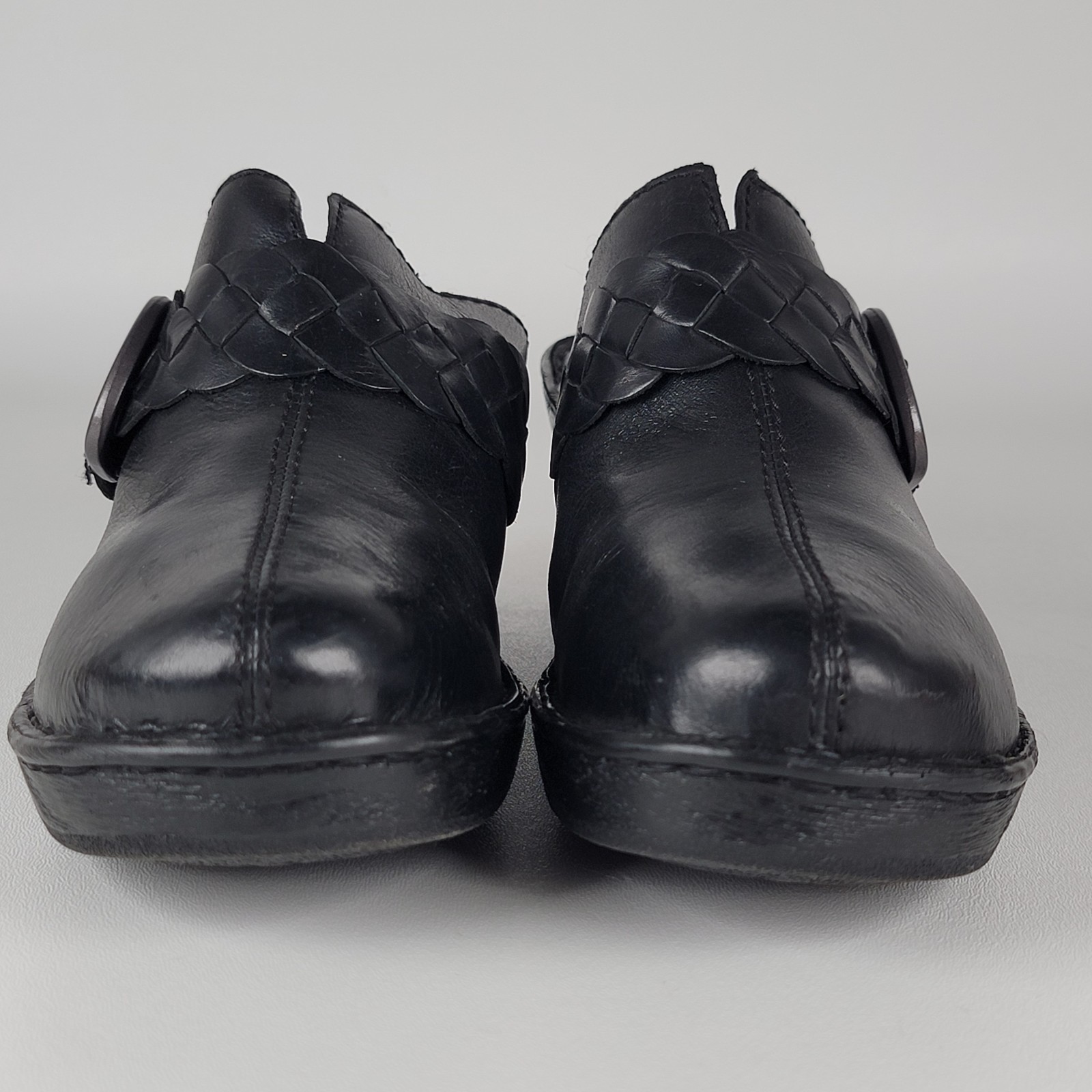 Born D47003 Size 10M Women’s Black Leather Cross Straps Buckle Heels Mule Clogs