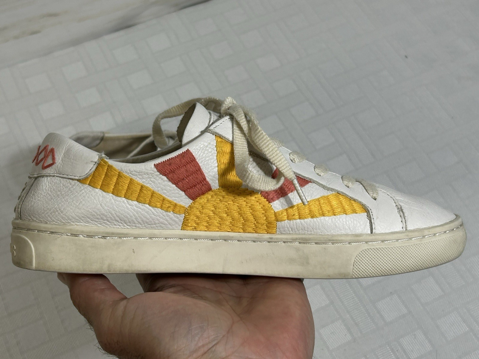 Soludos White Leather Shoe Women’s Size 9 Rainbow Sunrise Embroidery Retro 80s