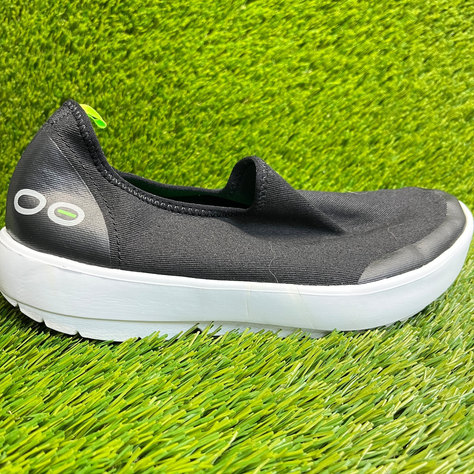 OOFOS OOmg eeZee Low Womens Size 9 Black Casual Walking Slip On Recovery Shoes