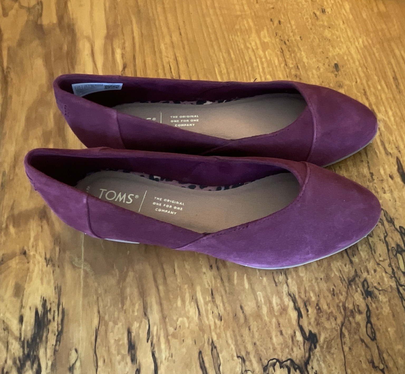 TOMS Women’s Purple Suede Slip-On Flats Round Toe Solid US Size 5.5