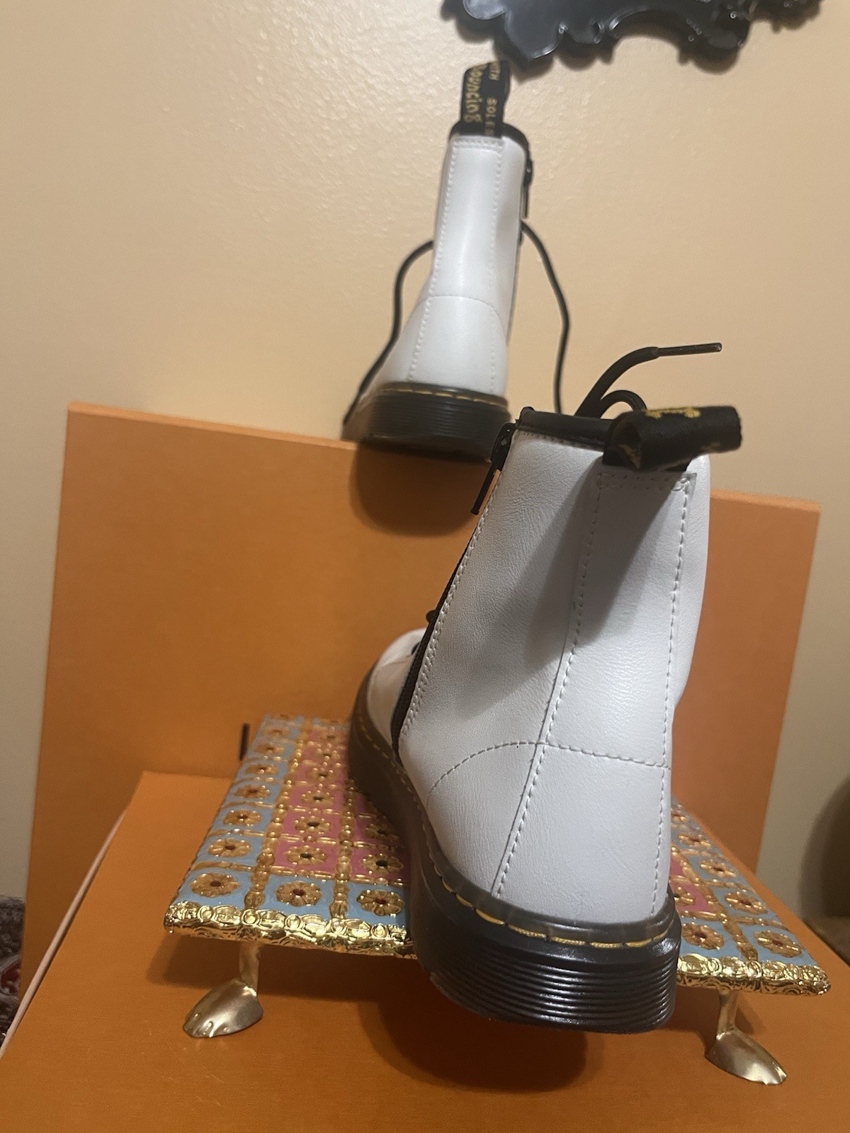 Dr. Martens Zavala T Lamper Combat Boot in White Leather Unisex M 4 / W 5