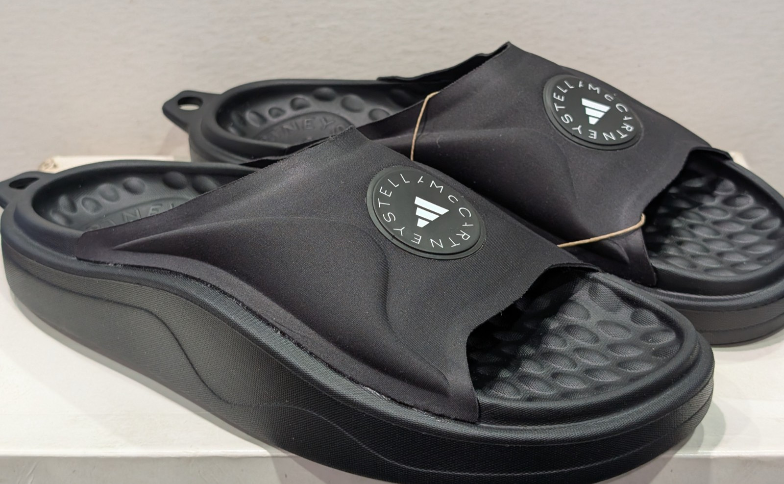 Adidas by Stella McCartney Women’s aSMC Slide – Size: 7 – JS0265 – Black – NEW !