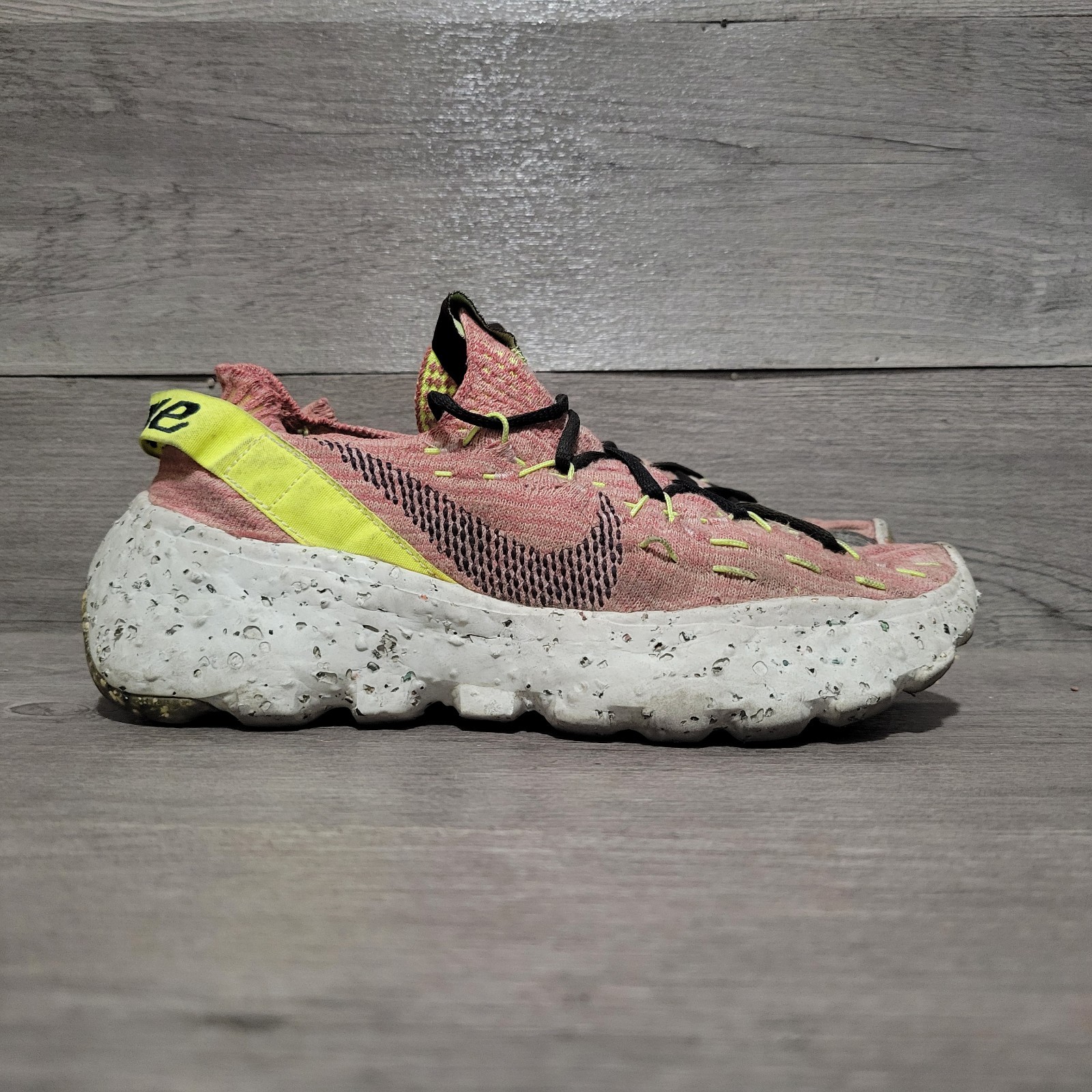 Nike Space Hippie 04 Lemon Venom Womens Size 7 Red CD3476-700