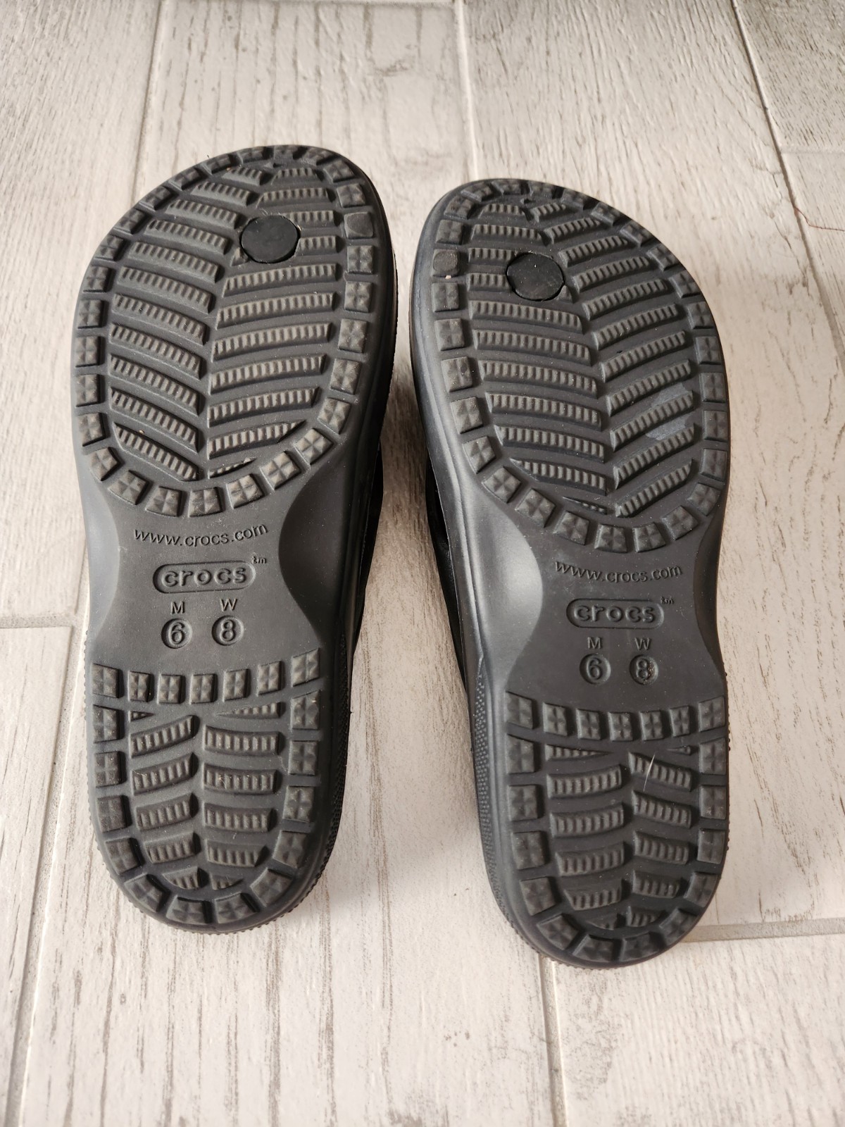 Crocs Baya Flip Flops Women Size 8 Black Casual Sandal Thong 208192 EUC