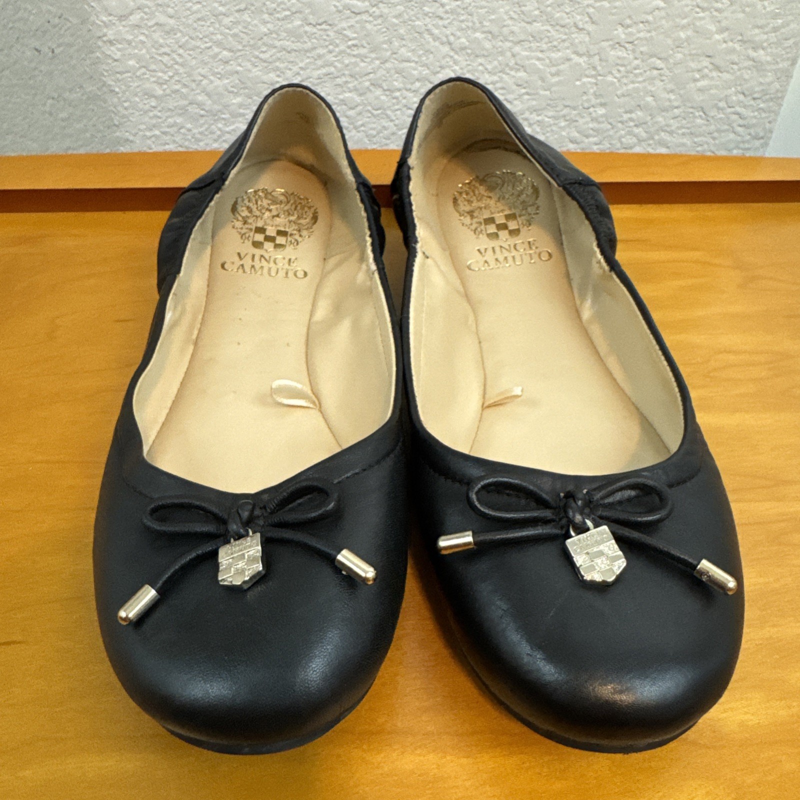 Vince Camuto Black Leather Ballet Flats Bow Slip On Women’s US 8.5 M EUR 39.5