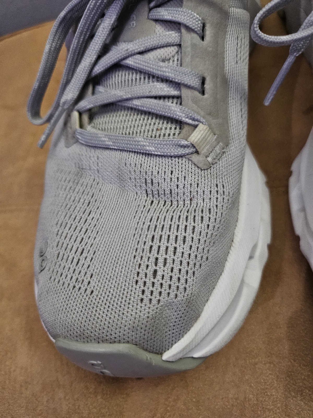 ON Cloud Cloudflyer 5 Glacier/Wolf Shoes Sneakers Size 8 Women White Gray