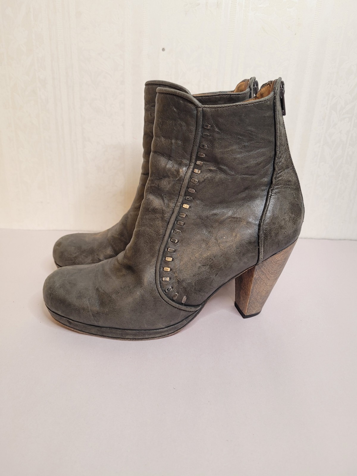 Calleen Cordero Studded Gray Leather Designer Heeled Boho Ankle Boots Size 7.5