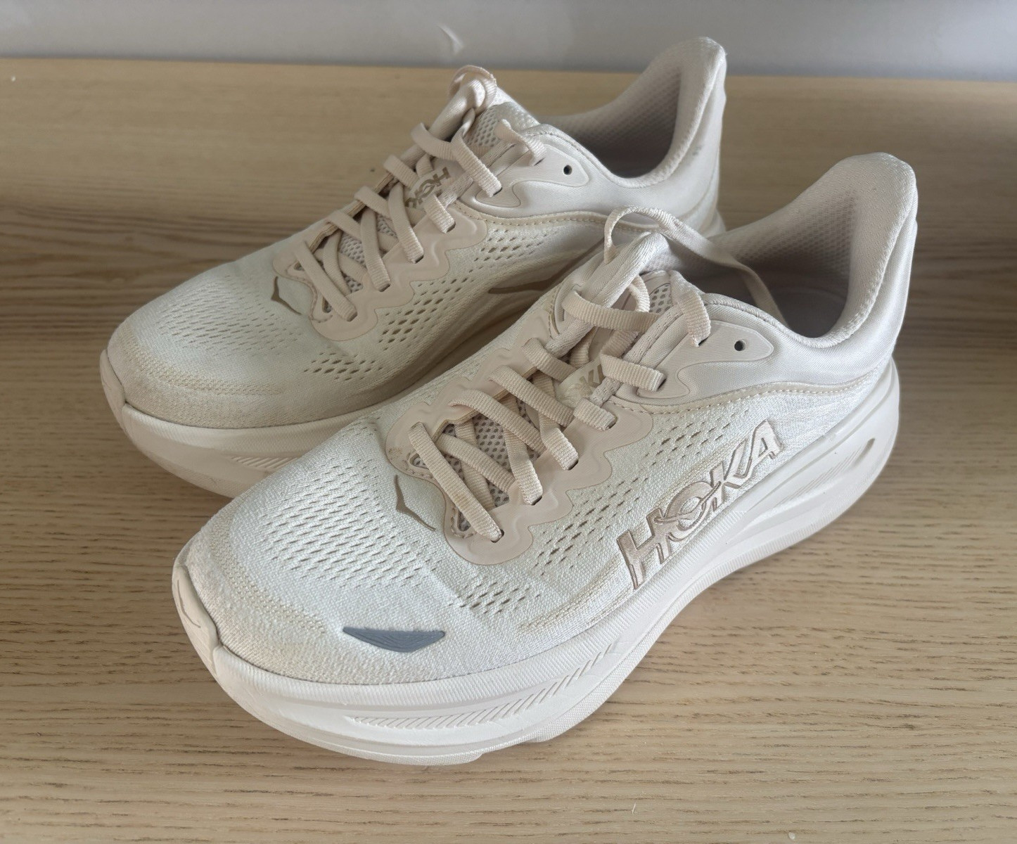 HOKA Bondi 9 Women’s Low Top Lace Up Activewear Athletic Running Shoes White