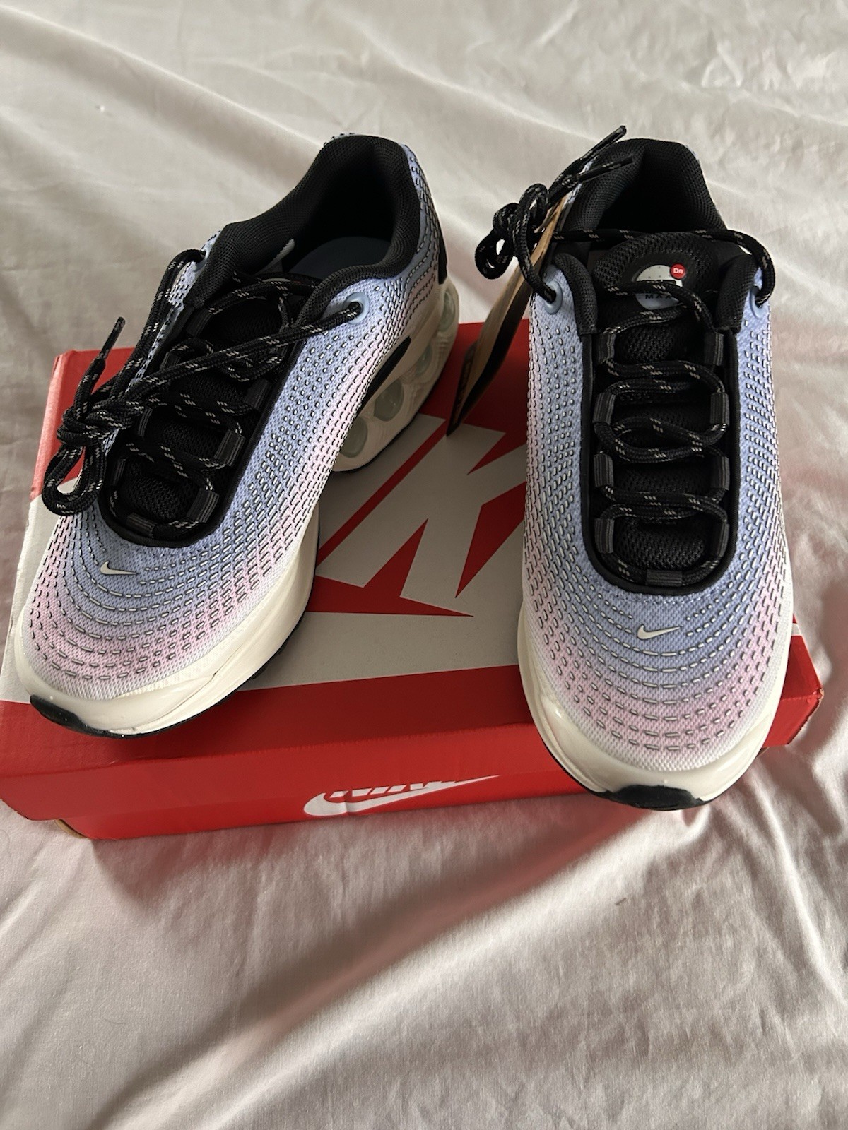 Nike Women’s Air Max DN Premium Dawn Athletic Classic Size 4 Running Sneakers