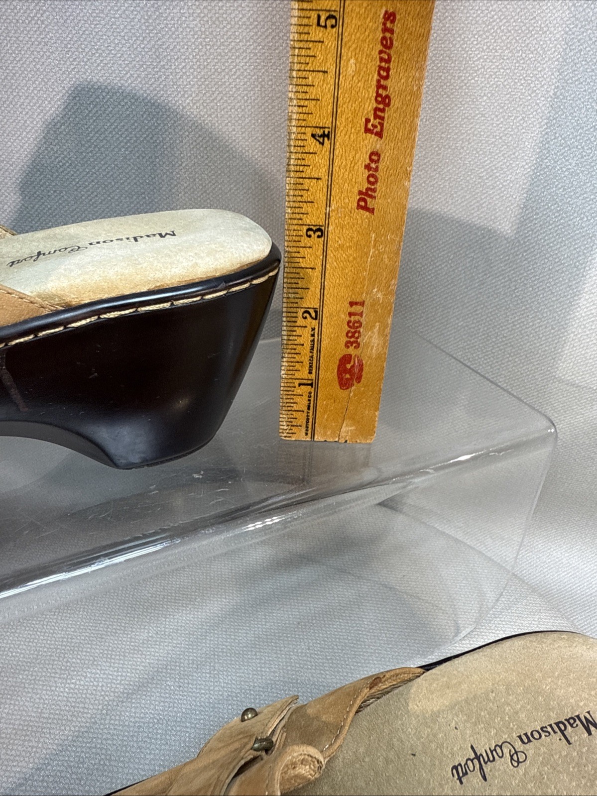 Madison Comfort Clogs Womens 8M Leather 2.75 In Heel Stylish Easy Wear