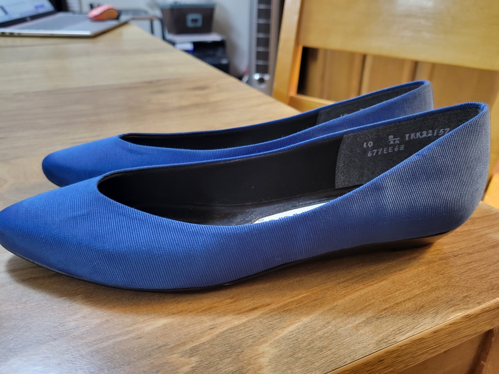 Immaculate Shallow Pointed Toe Business Flats By FanFares. Sz 8-AA Narrow
