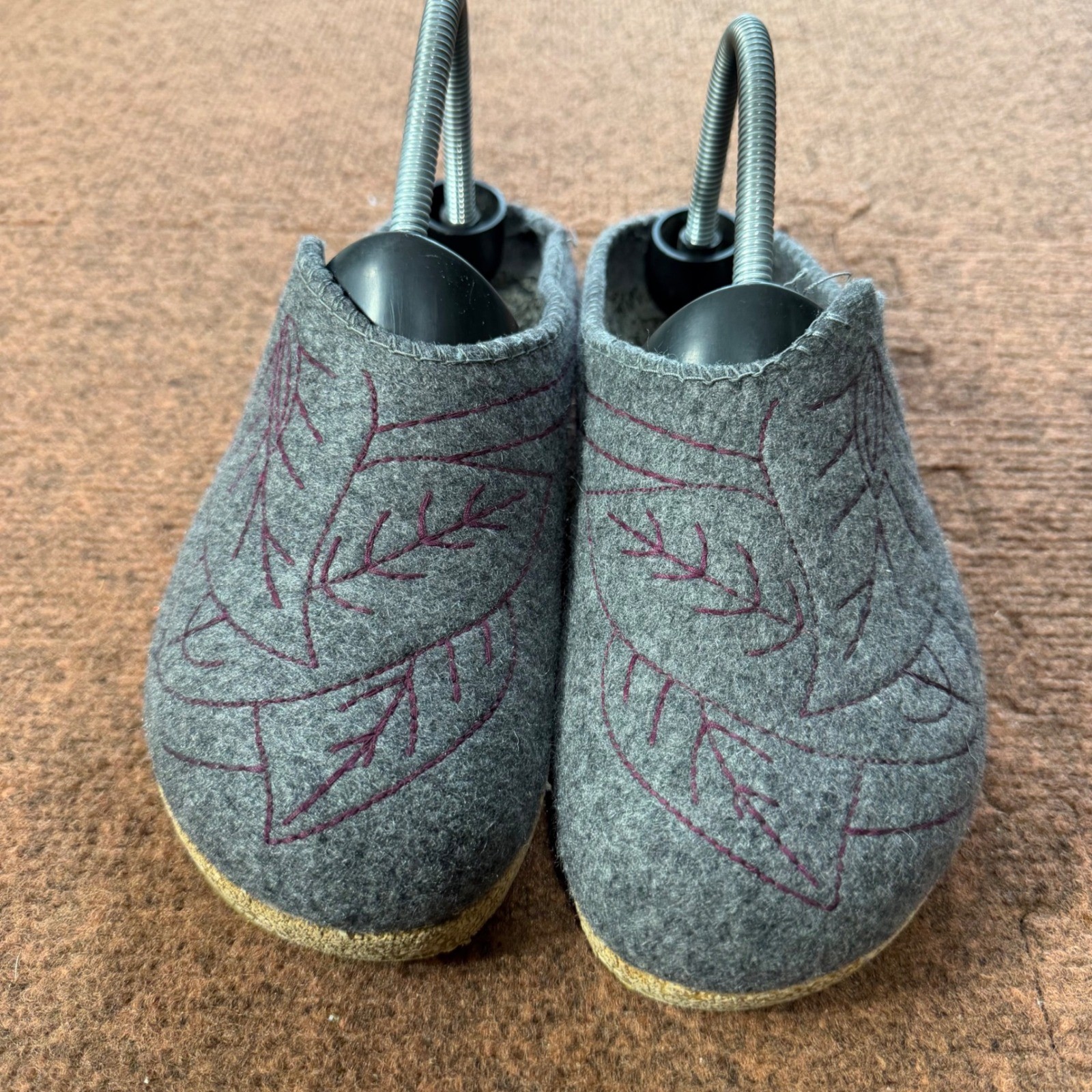 B- Haflinger Gray Boiled Wool Leaf Embroidered Clogs Slippers Womens 7.5 EU 37