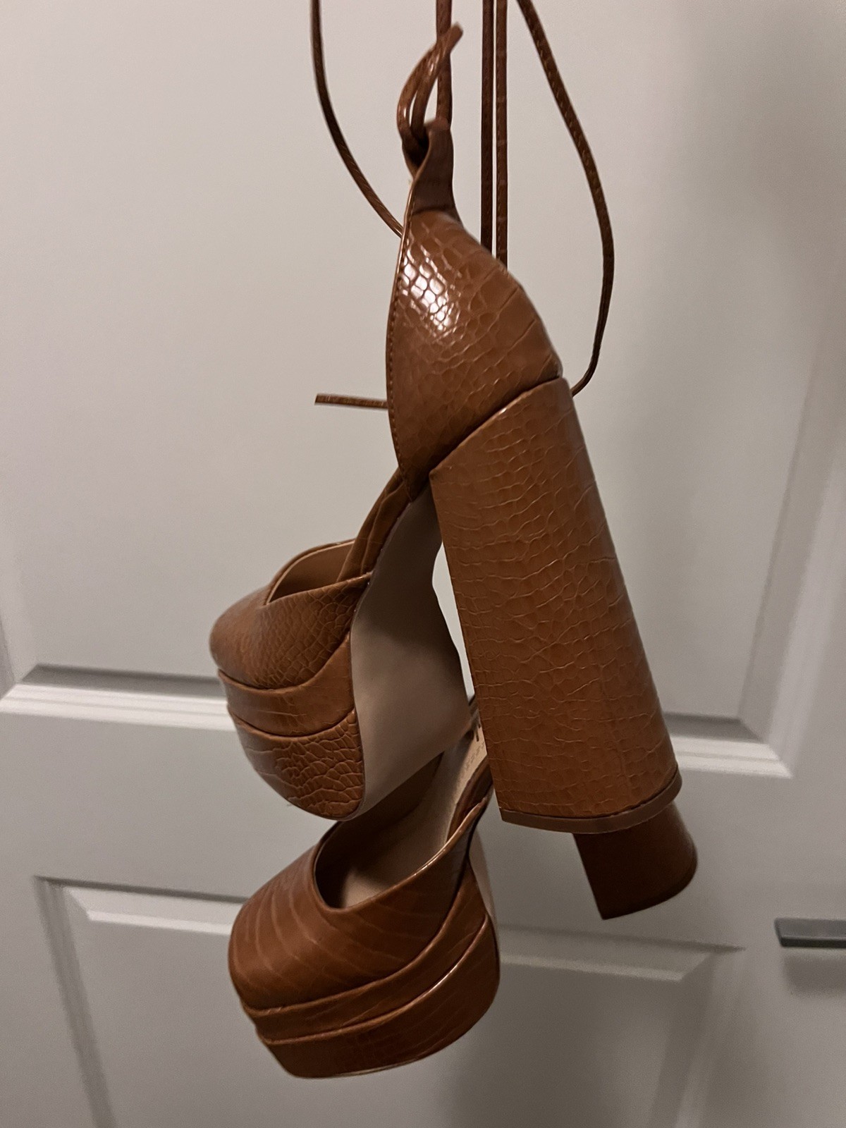 Chase + Chloe Shoes Womens Size 8 Brown Croc Platform Block Heel Lace Up