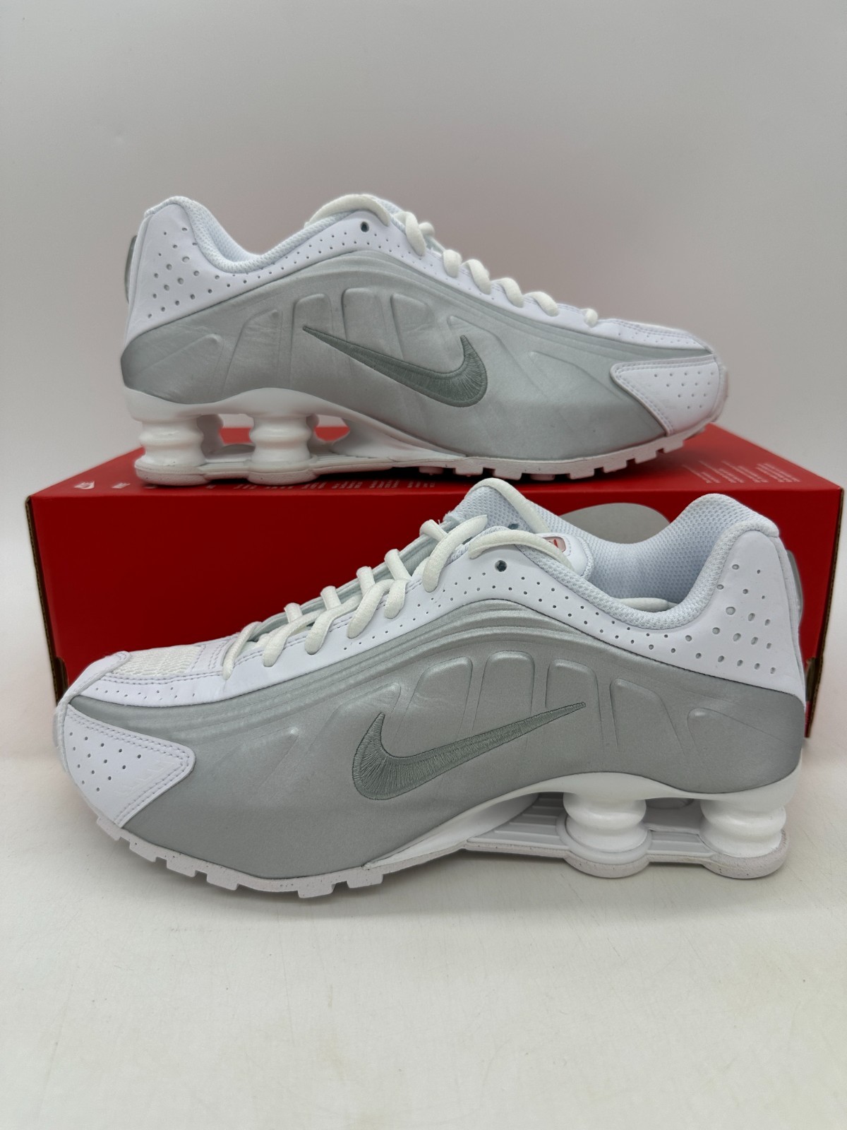 Nike Shox R4 Youth Size 4 Women’s Size 5.5 White Grey Athletic Shoes CW2626 101