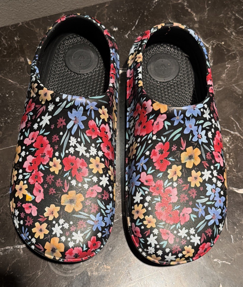 Totes Women’s Ultra Tough Super Comfy Lightweight Size 9 Floral Gardening Clog