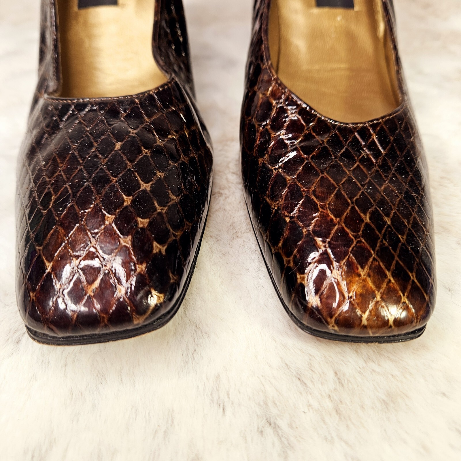 Stuart Weitzman Women’s 3″ Heels Pumps 9.5AAA Brown w/ Golden Hues Croc Embossed