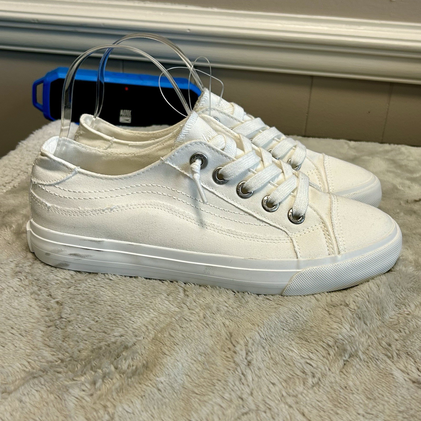 Blowfish Sz 8 Missy White Canvas Sneakers NWOT