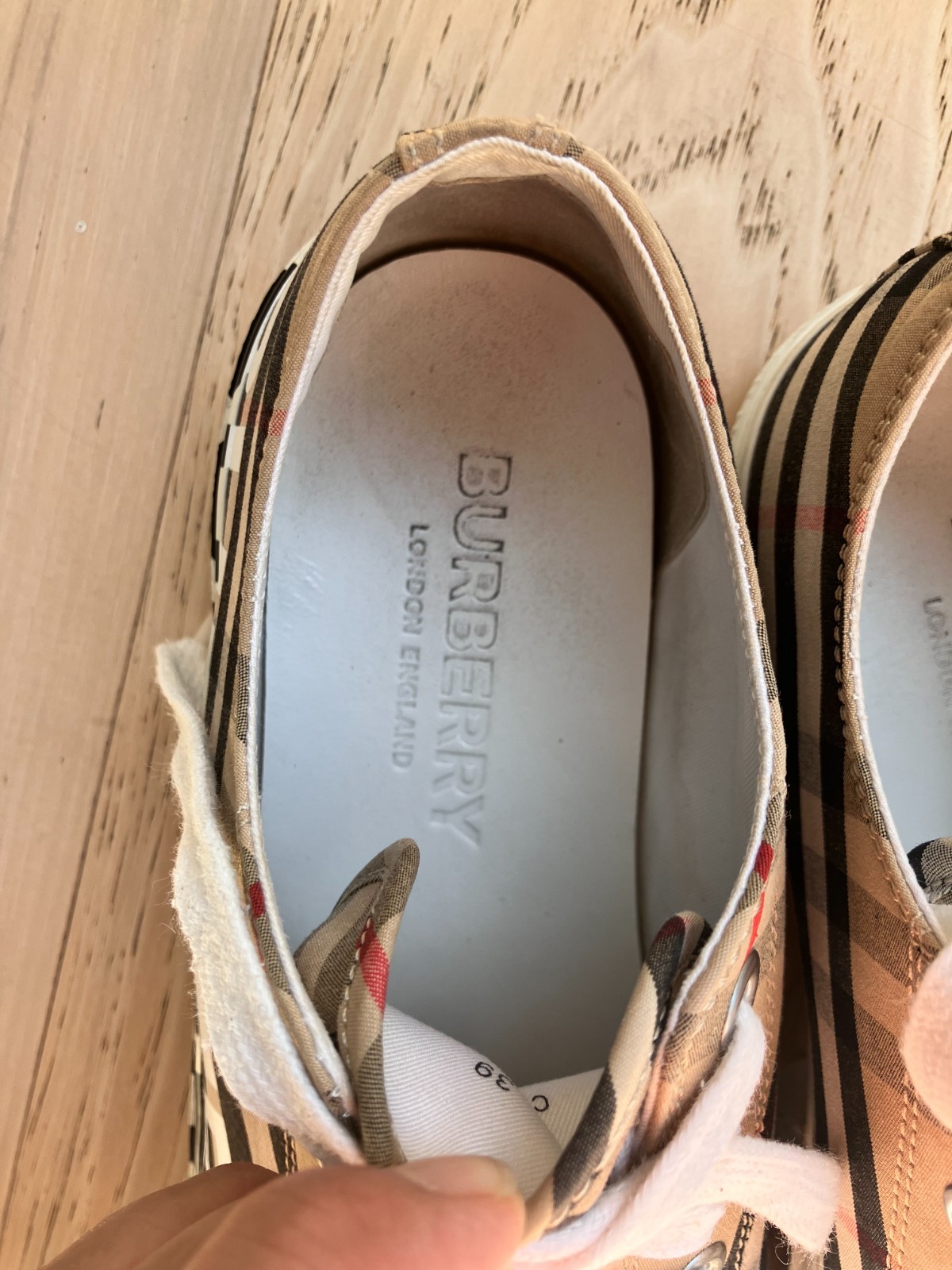Used Burberry Larkhall BEIGE CHECK CANVAS LOGO WHITE CAP TOE SNEAKERS 39/ US 8.5