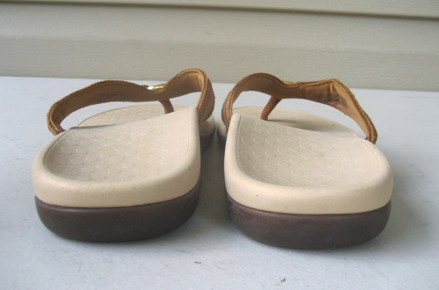 Vionic Tide Aloe Women’s Flip Flop Size 9 Thong Sandals Toffee Suede EXCELLENT
