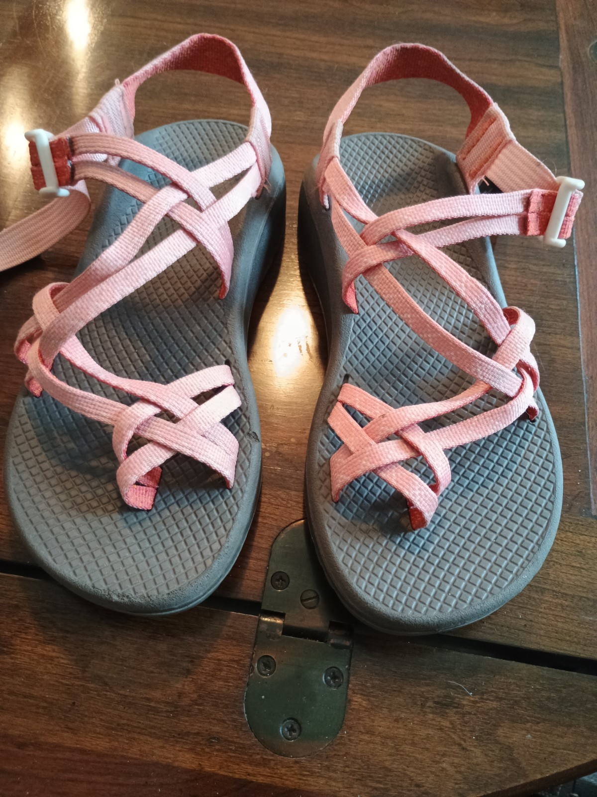 WOMENS CHACO’S SANDALS- Sz 8- PEACH/SALMON COLOR- COMFY