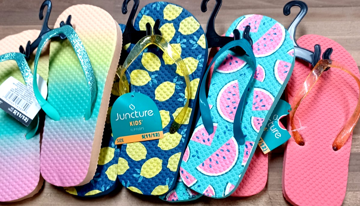 FOUR 4 PAIR FLIP FLOPS SANDALS SIZE KIDS-11/12 KIDS (STOCK #14)