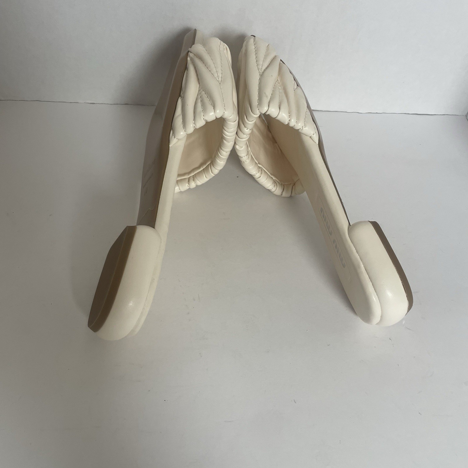 Miu Miu Matelassé Leather Slide Sandals Ivory EU 40 US 9-9.5 Made Italy