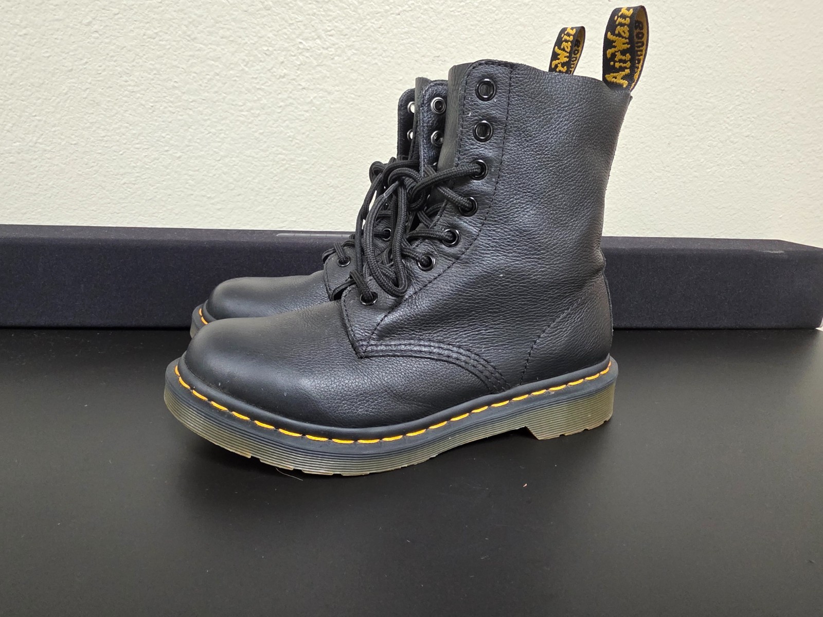 Dr. Martens 1460 Pascal Black Virginia Leather Boots Womens Size 7 US Low
