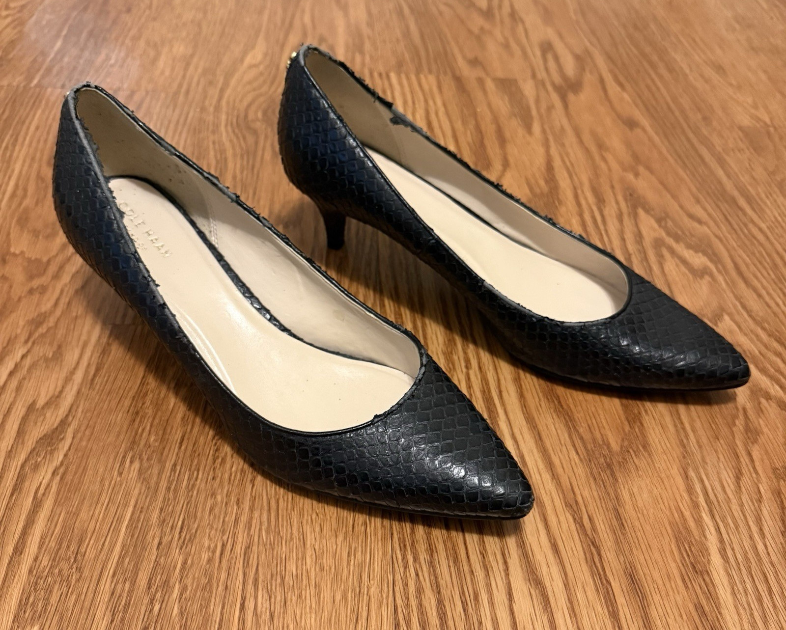 Cole Haan Faux Snakeskin/Lizard Textured Leather Pumps Kitten Heel Black Size 10