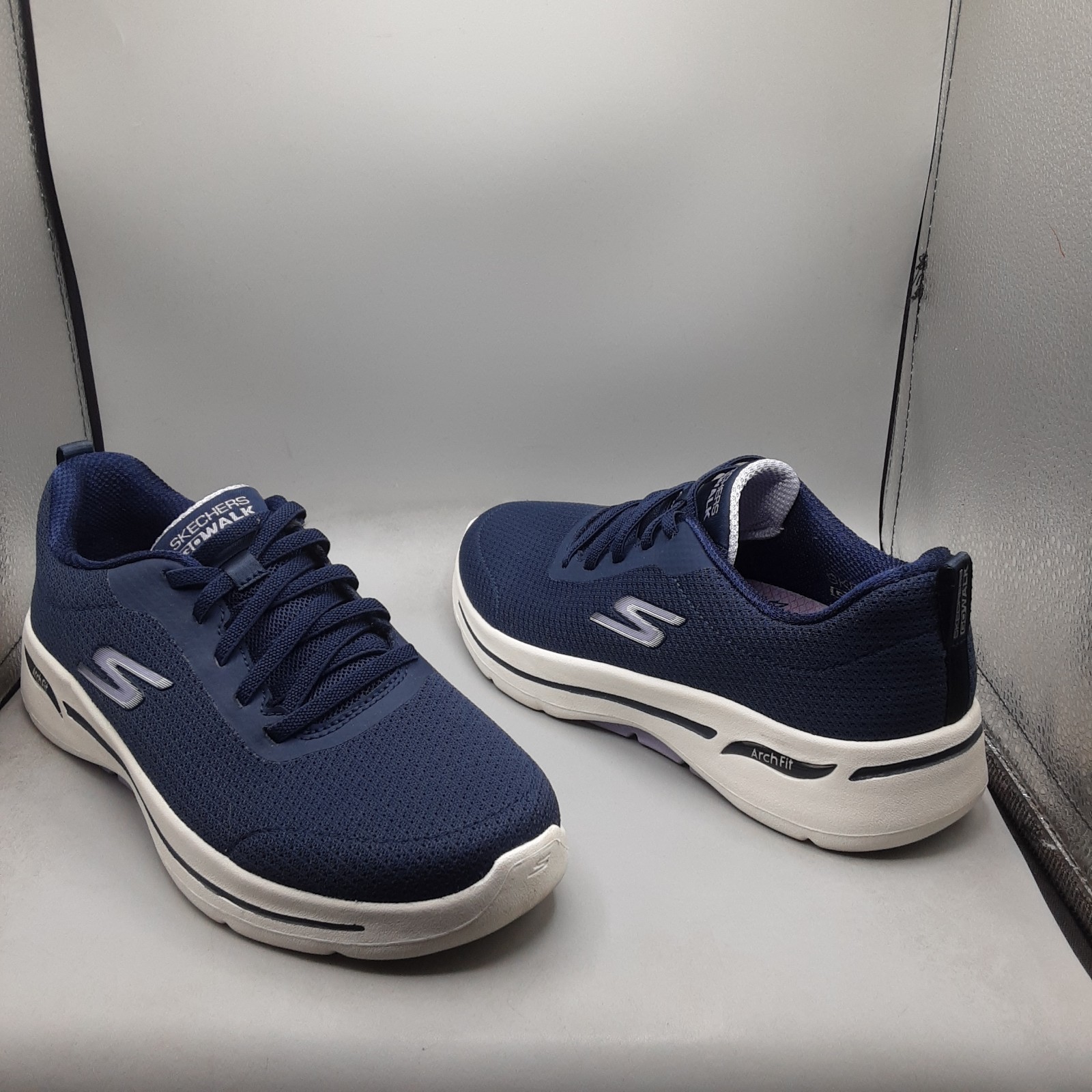 Skechers Go Walk Arch Fit Elinda Sneakers Women’s 7M Blue Navy Lavender A276