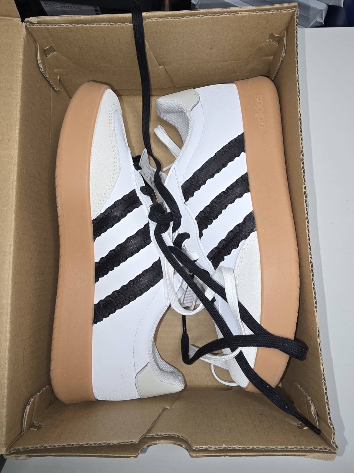 Adidas Barreda Ruffled 3 Stripes Costco Exclusive, Women White/Black NEW Size 8½