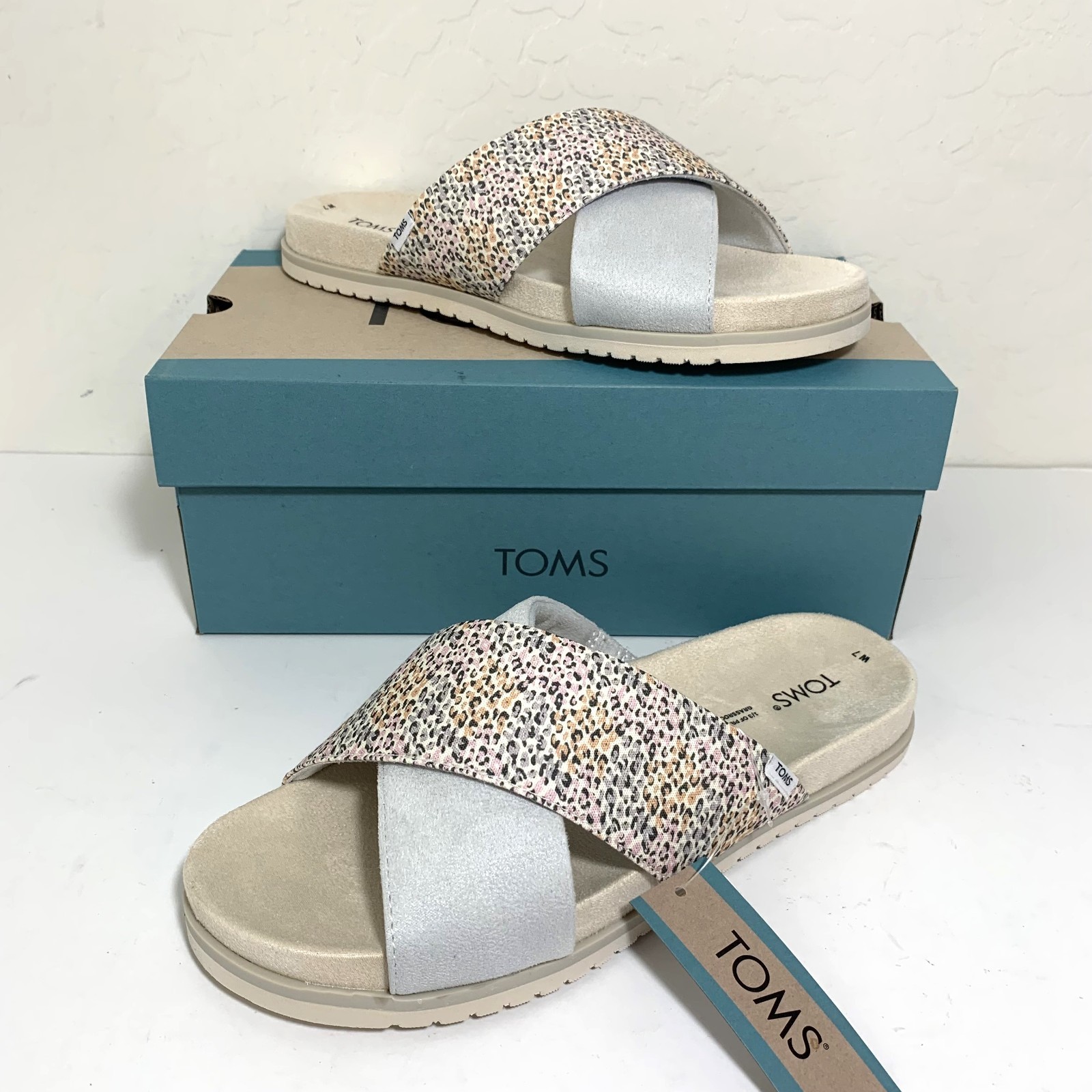 Toms Savanna Sandals Slip On Slides Crisscross Strap Flats Leopard Size 7 NEW