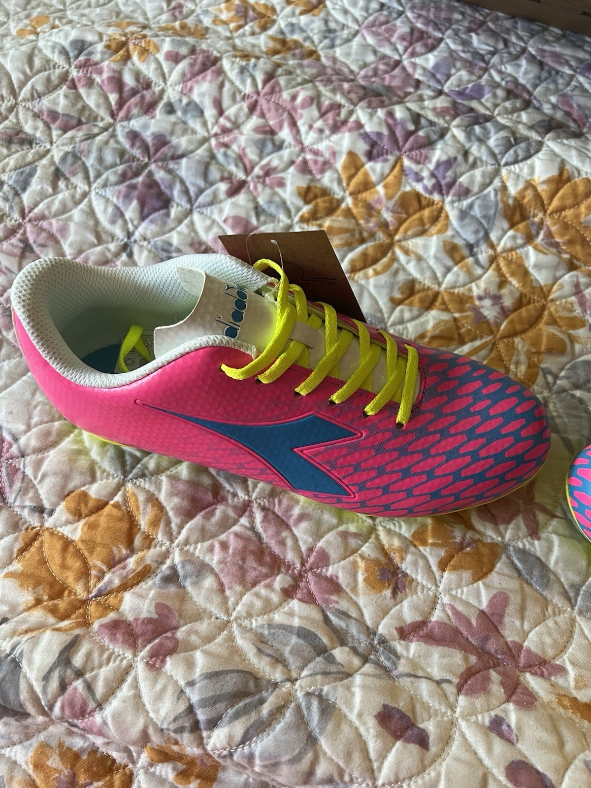 Diadora Soccer Cleats Size 5.5 Men Size 7 Women