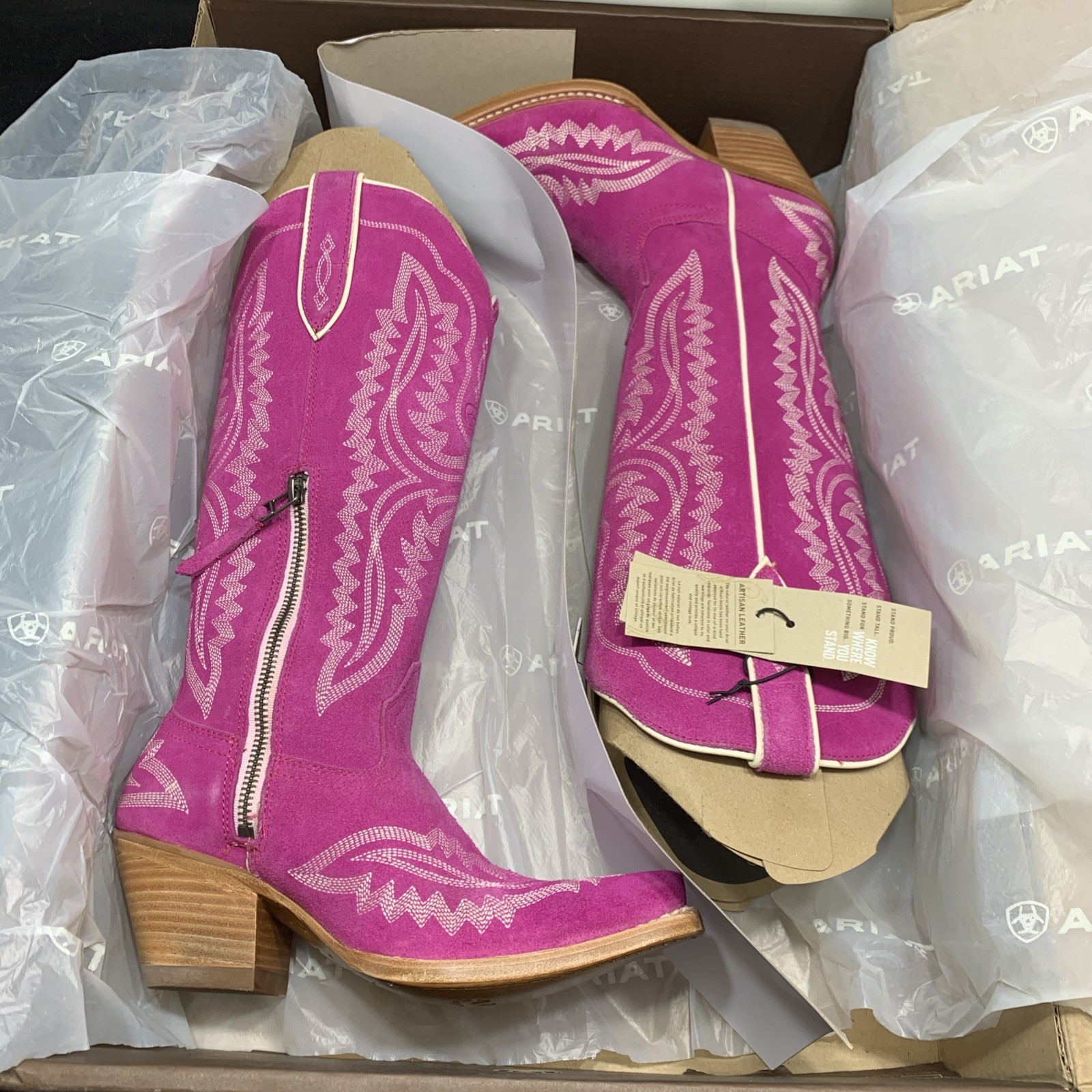 Cowgirl boots Pink Ariat Casanova size 5.5 New In Box Toe X Height 16”