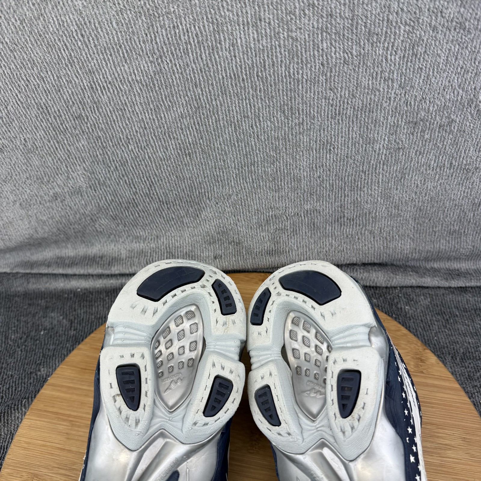 Mizuno Wave Lightning Shoes Womens Size 9.5 USA Patriotic Volleyball Sneakers