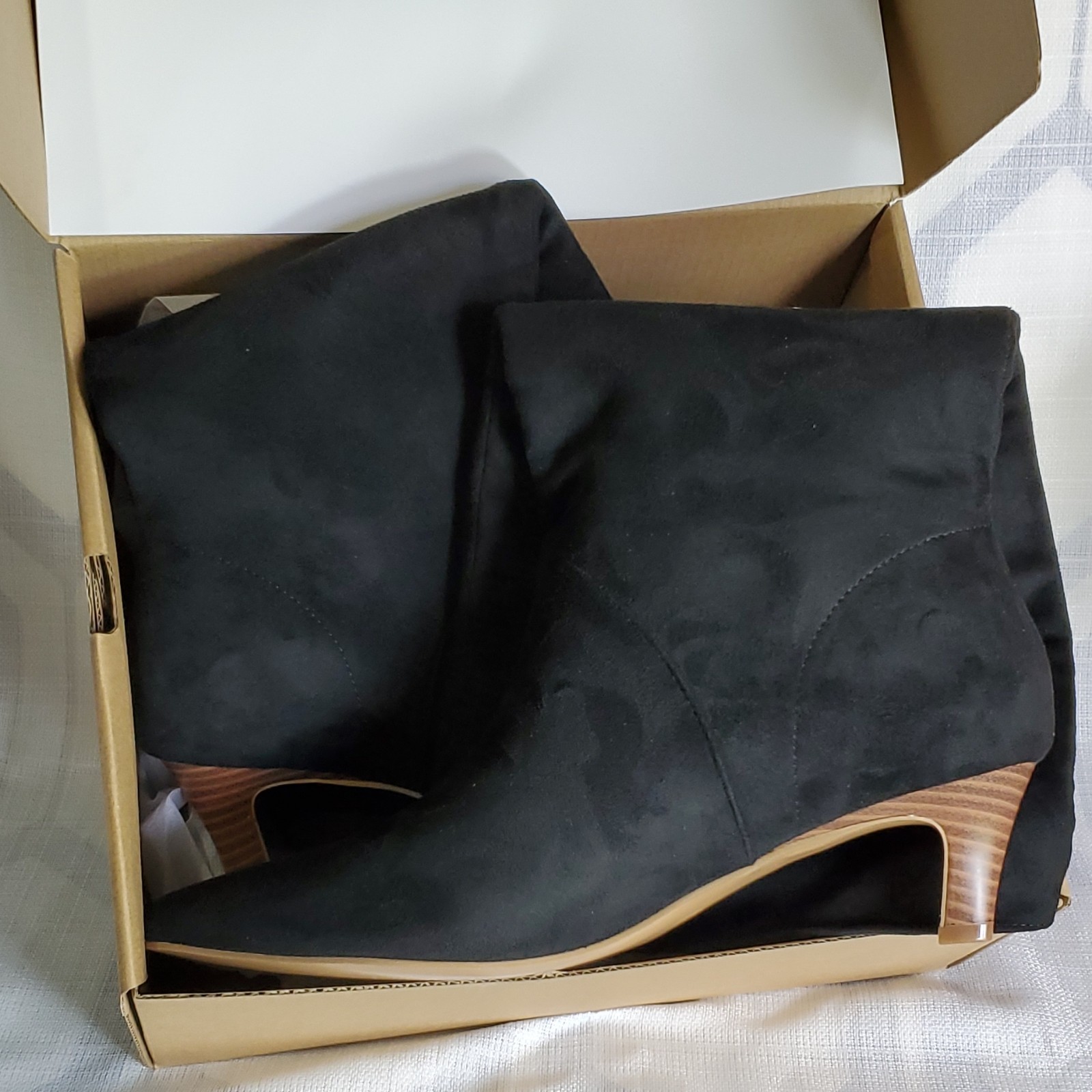 COUTGO Women’s Knee High Boots Black Pointed Toe Wide Calf Slip On 8.5