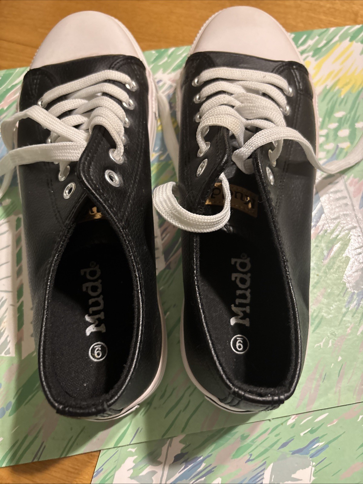 Women’s Mudd Sneakers B&W Faux Leather Lace Up 9.5 Brand New Never Worn
