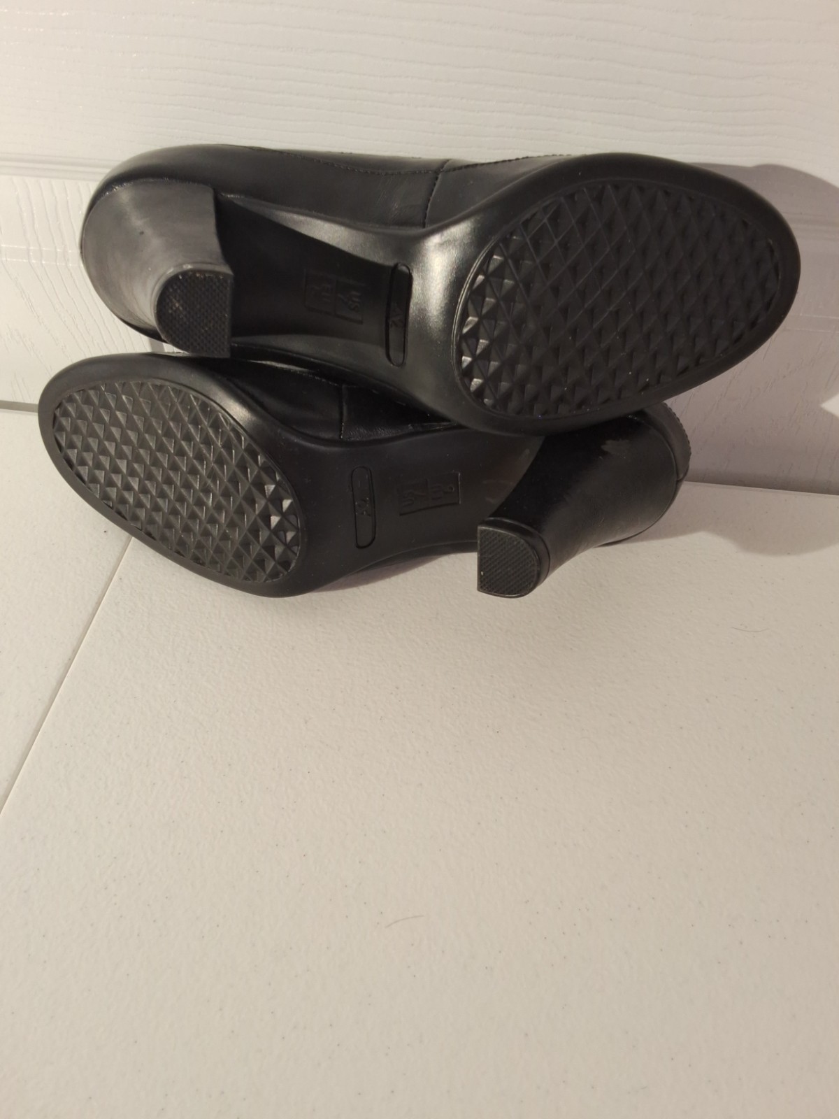 AEROSOLES A2 Pumps 3.25″ Heels Faux Leather Peep Toe Sz 7 Some Worn Spots