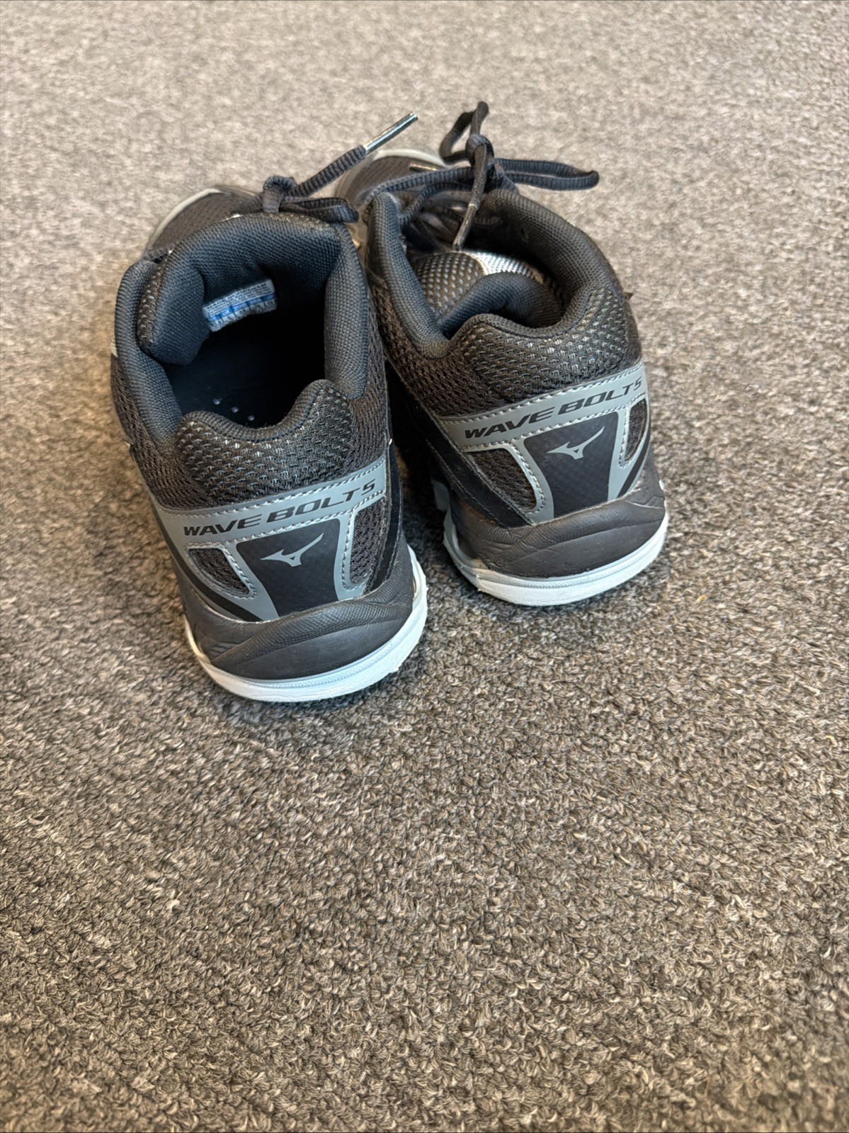 Mizuno Women’s Wave Bolt 5 Black/Silver Athletic Shoe Women’s Size 7.5 Sneakers
