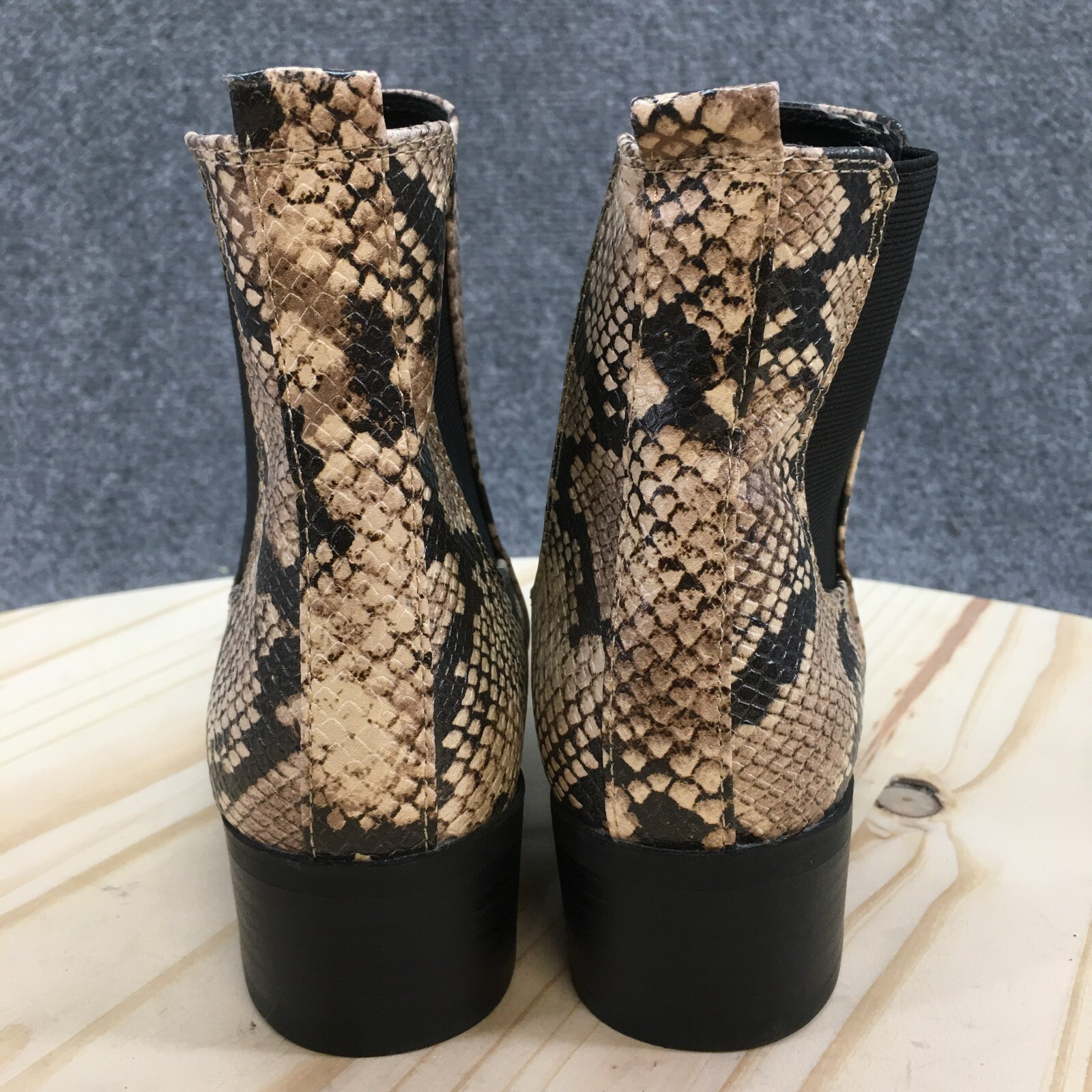 Qupid Boots Womens 6.5 Chelsea Booties Black Faux Leather Almond Snakeskin Block